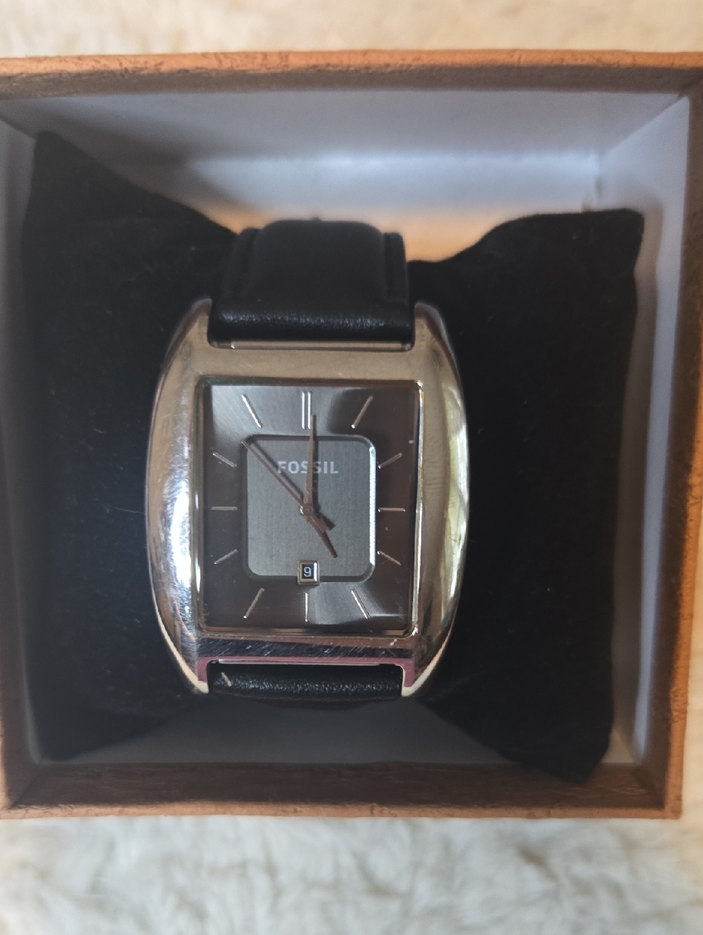 Fossil Men's Black Leather Strap Silver-Tone Watch
